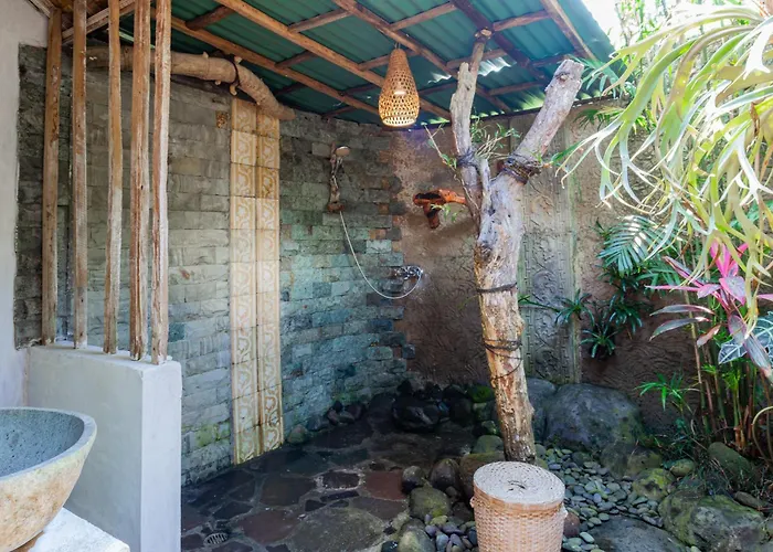 Capital O 94012 Dewa Jati House 3* Penginyahan