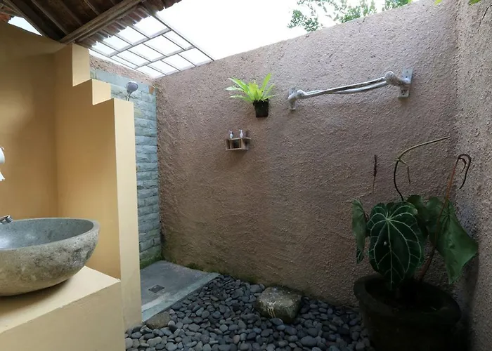 Capital O 94012 Dewa Jati House